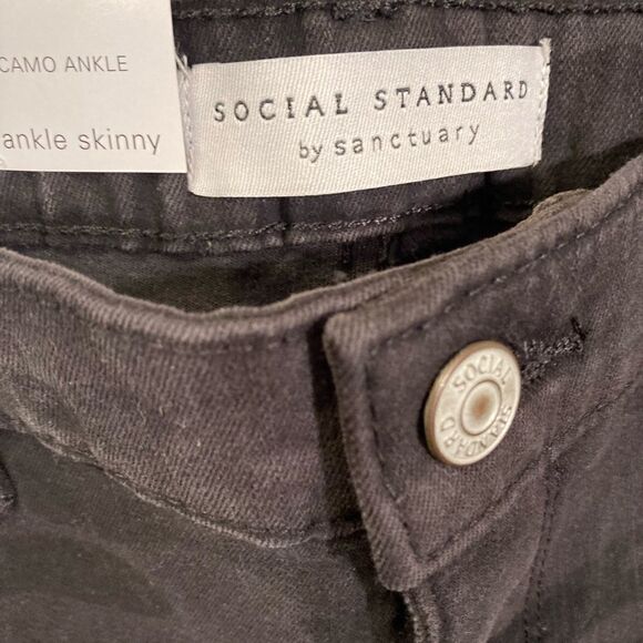Social Standards by Sanctuary Grey and Black Camo Pants - Picture 5 of 7